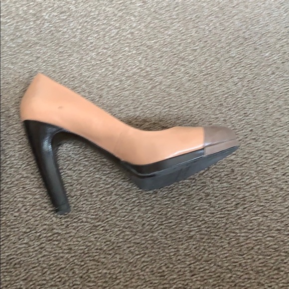 Nine West beige heels in great shape - Picture 3 of 6